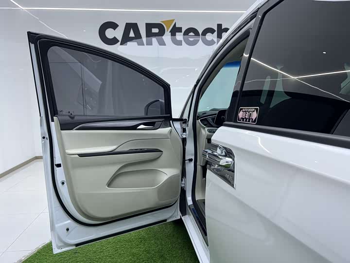 Фото 17 - Buick GL8 ES