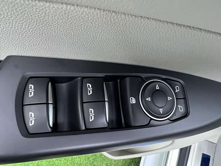 Фото 18 - Buick GL8 ES