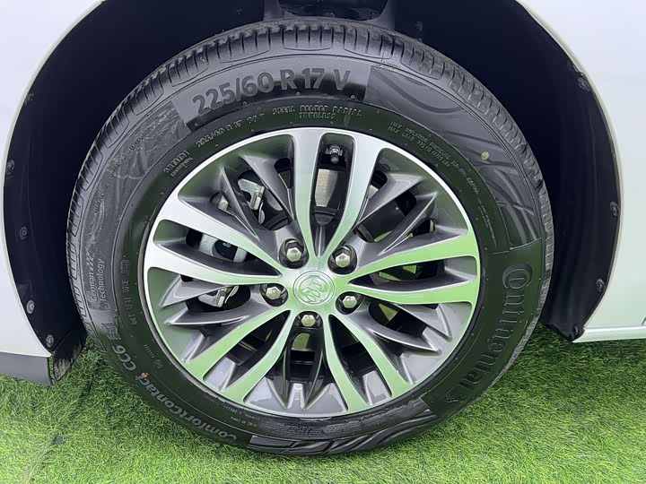 Фото 25 - Buick GL8 ES