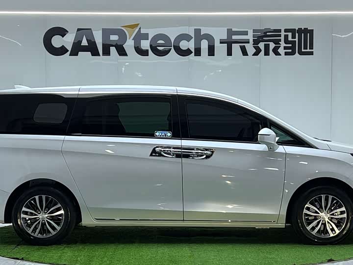 Фото 4 - Buick GL8 ES