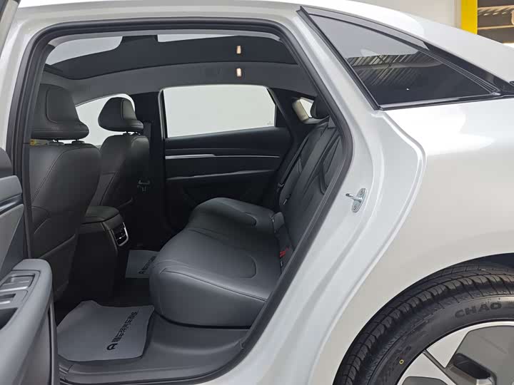 Фото 10 - XPeng Mona M03