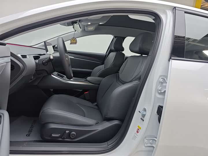 Фото 9 - XPeng Mona M03