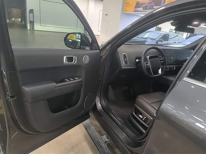 Фото 16 - LiXiang L9