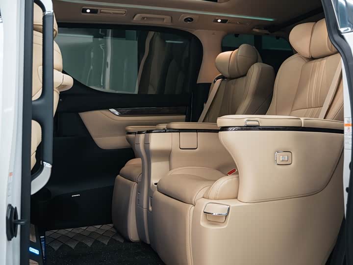 Фото 10 - Toyota Vellfire