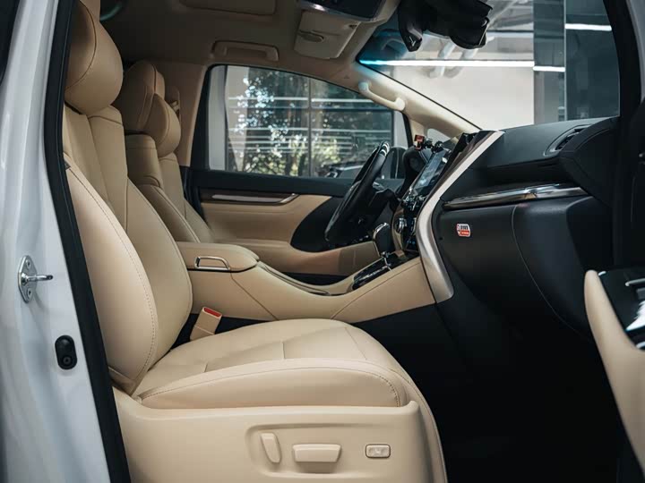 Фото 11 - Toyota Vellfire