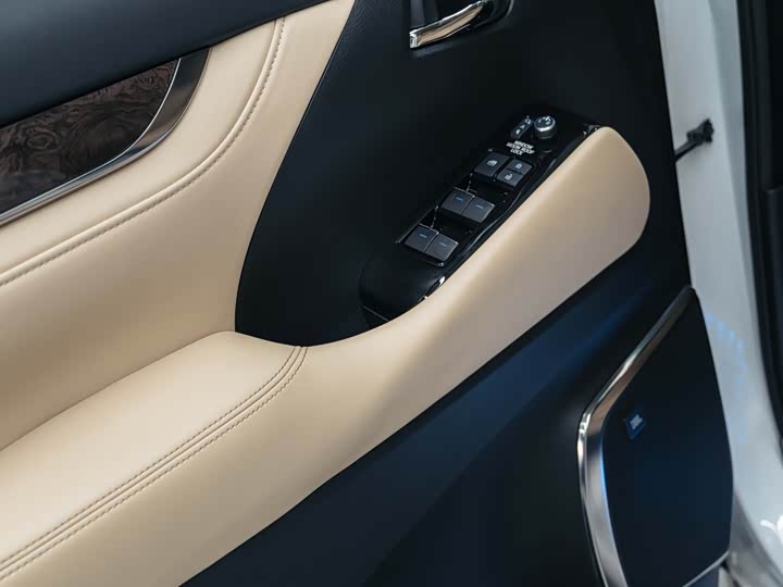 Фото 15 - Toyota Vellfire