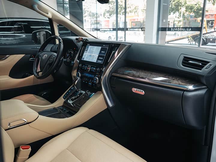 Фото 18 - Toyota Vellfire