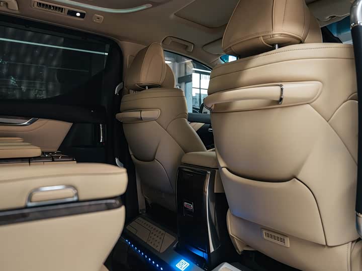 Фото 20 - Toyota Vellfire