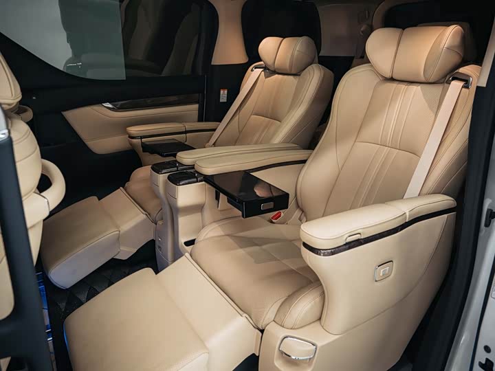 Фото 23 - Toyota Vellfire