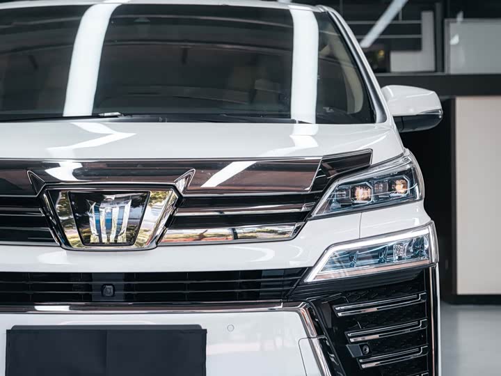 Фото 5 - Toyota Vellfire