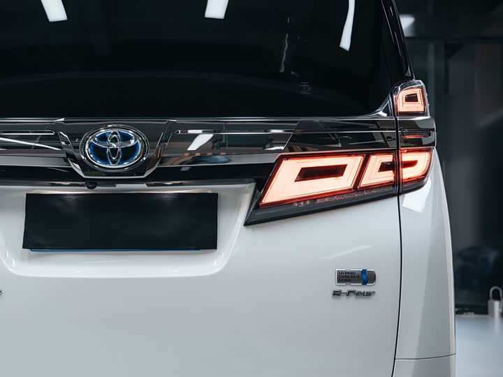 Фото 6 - Toyota Vellfire