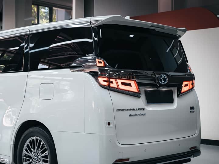 Фото 8 - Toyota Vellfire