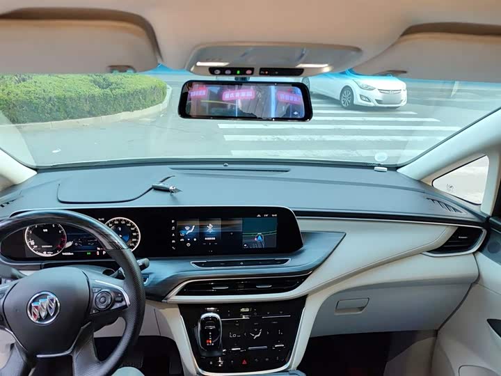 Фото 10 - Buick GL8 ES