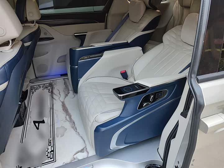 Фото 17 - Buick GL8 ES