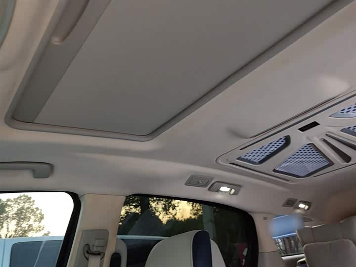 Фото 18 - Buick GL8 ES