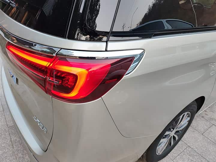 Фото 8 - Buick GL8 ES