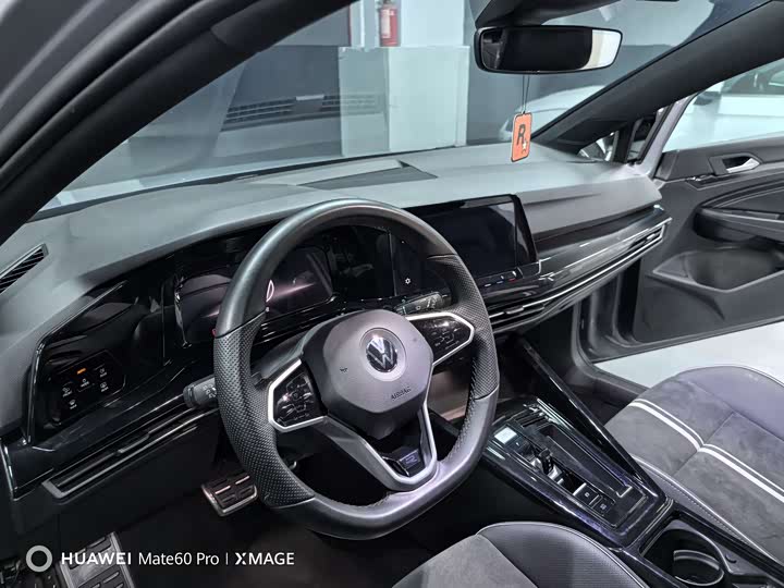 Фото 5 - Volkswagen Golf