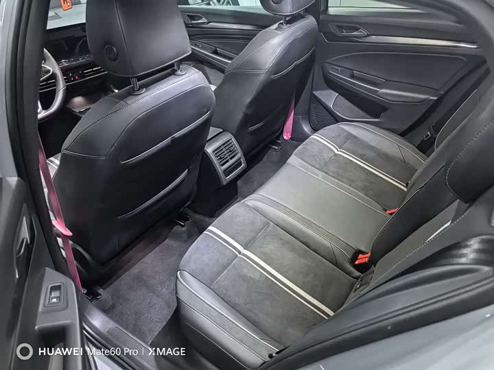 Фото 9 - Volkswagen Golf