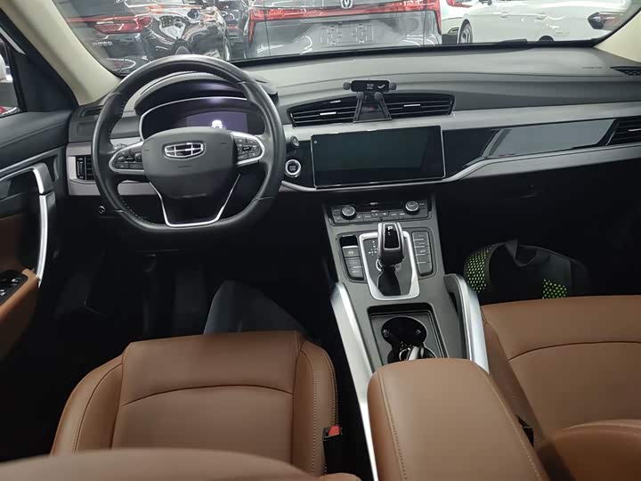 Фото 10 - Geely Atlas