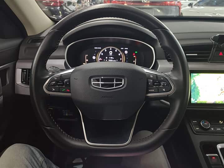 Фото 11 - Geely Atlas