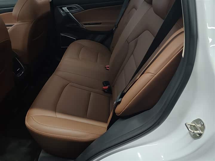 Фото 17 - Geely Atlas