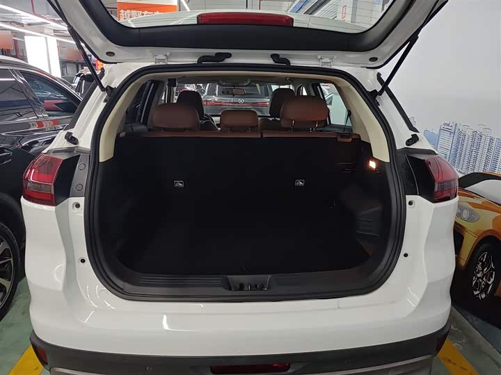 Фото 19 - Geely Atlas