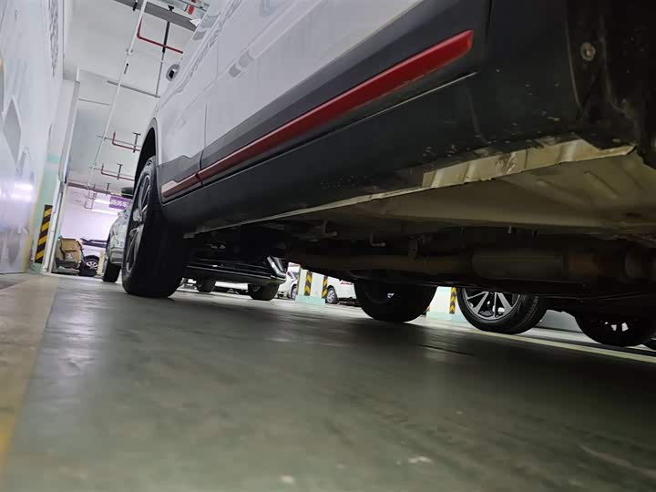 Фото 21 - Geely Atlas