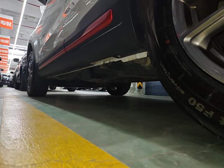 Фото 22 - Geely Atlas