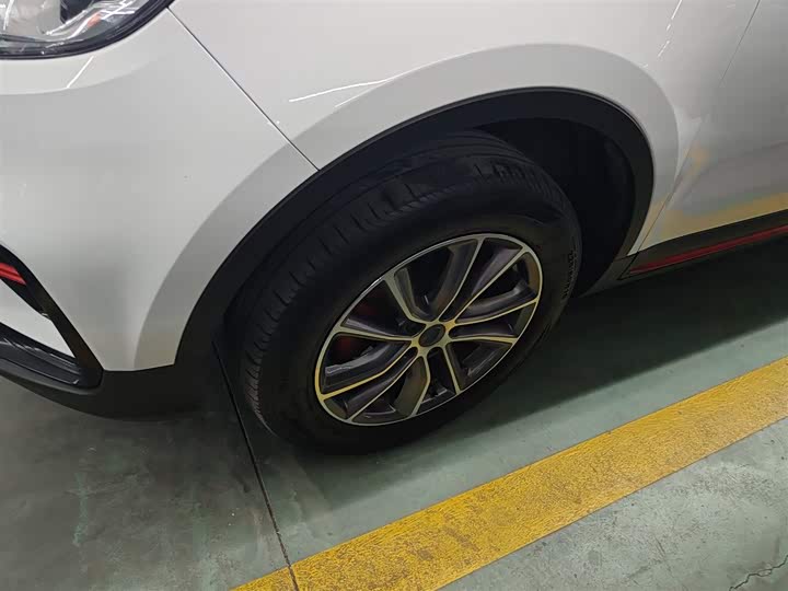 Фото 23 - Geely Atlas