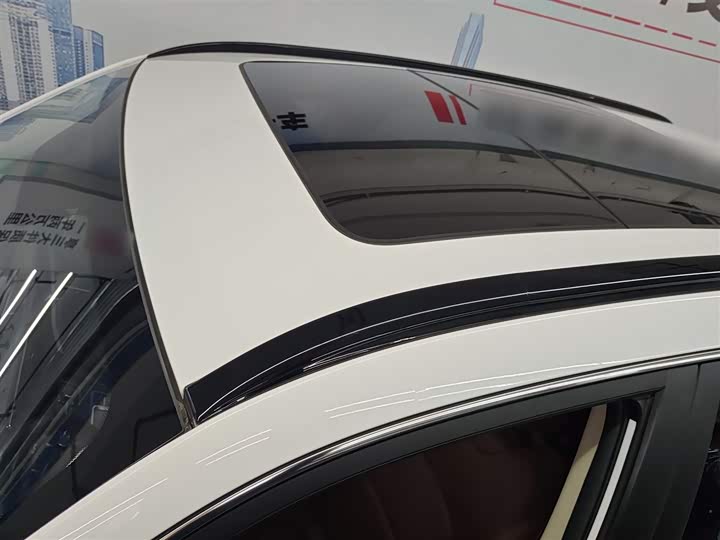 Фото 27 - Geely Atlas