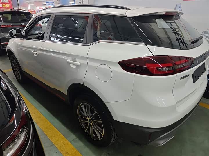 Фото 5 - Geely Atlas