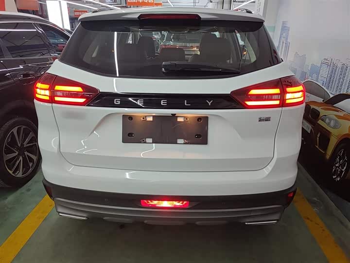 Фото 6 - Geely Atlas