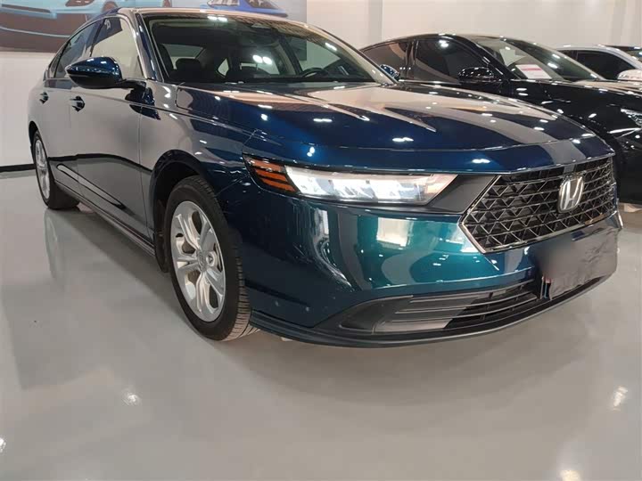 Фото 4 - Honda Accord