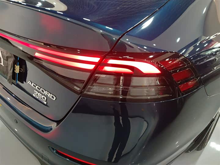 Фото 8 - Honda Accord