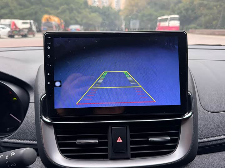 Фото 21 - Toyota Yaris L Hatchback