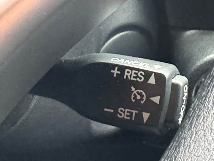 Фото 23 - Toyota Yaris L Hatchback