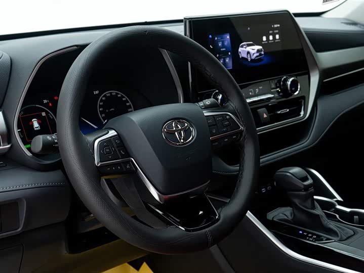 Фото 18 - Toyota Highlander