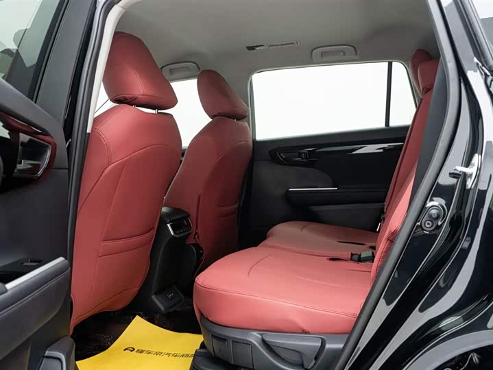 Фото 21 - Toyota Highlander