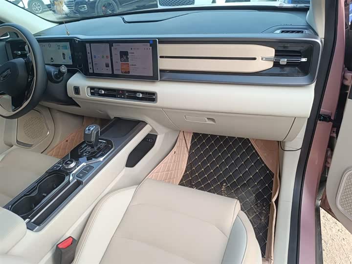 Фото 11 - Geely Icon