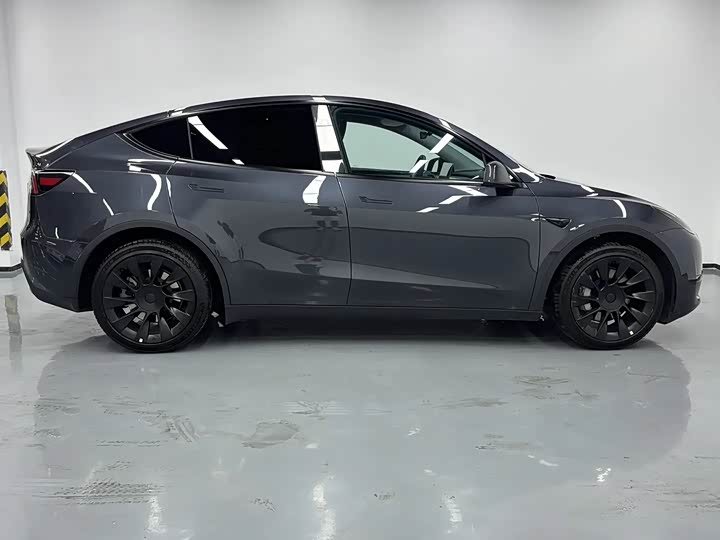 Фото 8 - Tesla Model Y