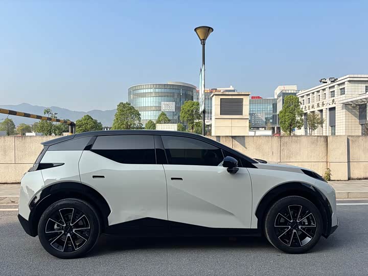 Фото 11 - Zeekr X