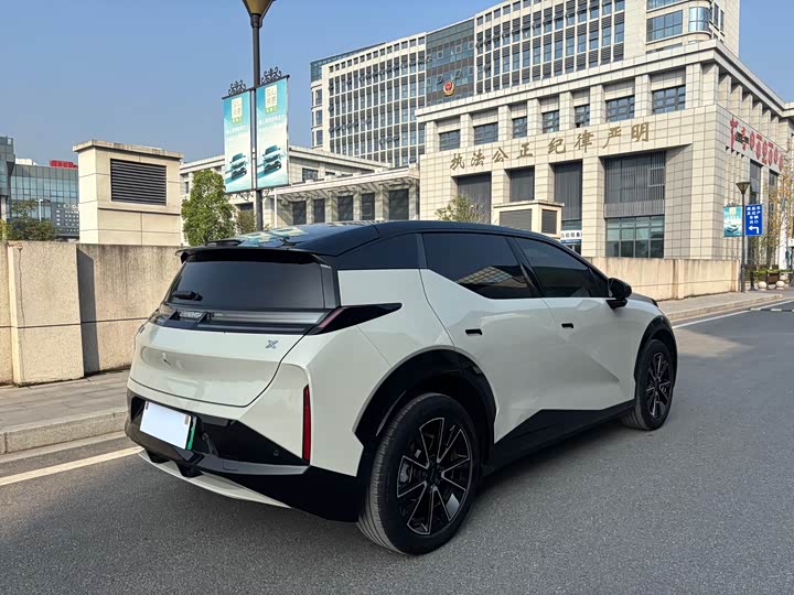 Фото 6 - Zeekr X