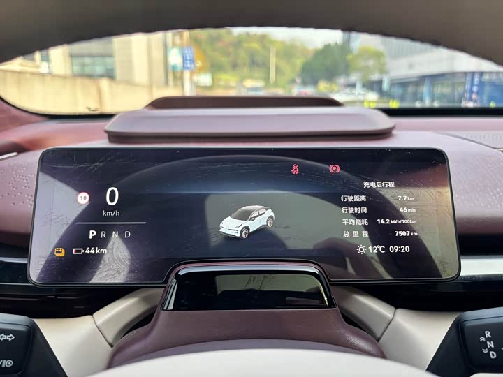 Фото 8 - Zeekr X