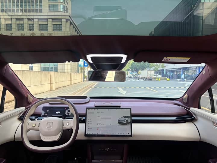 Фото 9 - Zeekr X