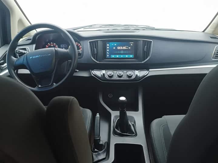 Фото 12 - Dongfeng Forthing Lingzhi M5