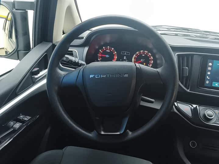 Фото 15 - Dongfeng Forthing Lingzhi M5