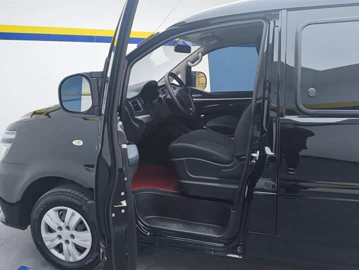 Фото 9 - Dongfeng Forthing Lingzhi M5