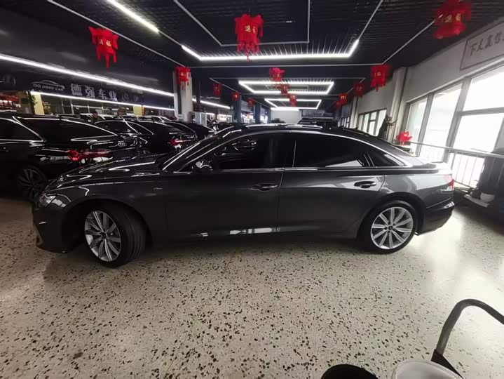 Фото 6 - Audi A6L