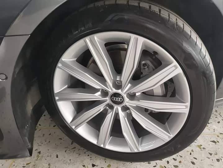 Фото 7 - Audi A6L