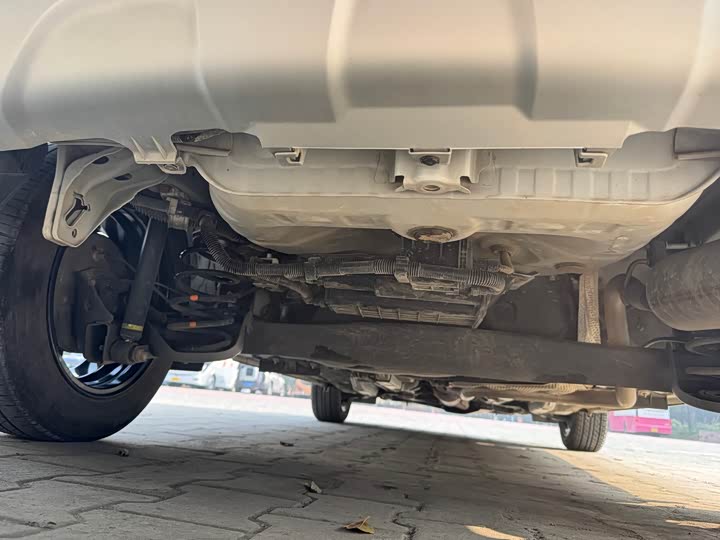 Фото 14 - Toyota Yaris L Hatchback